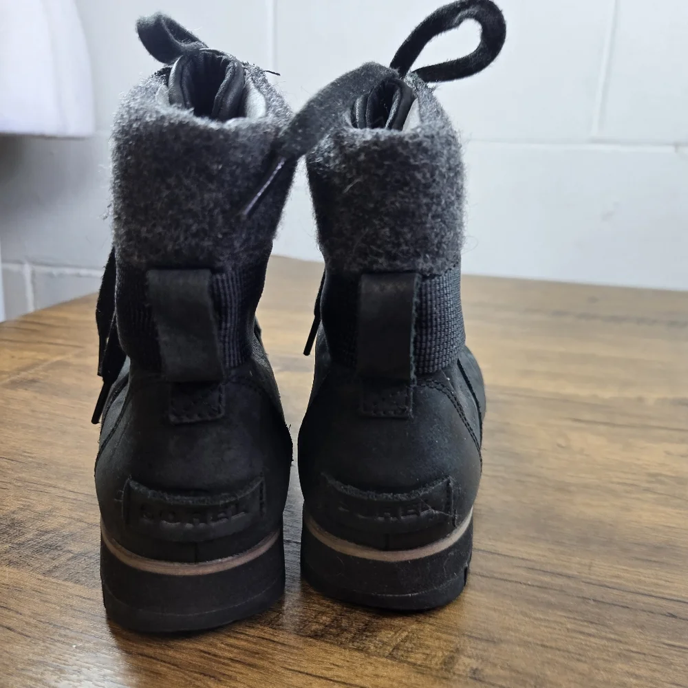 Sorel Harlow Conquest Black Ankle Boots